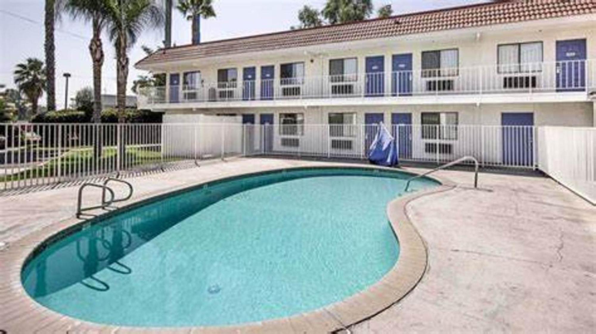 Motel 6 Lake Elsinore, Ca Buitenkant foto